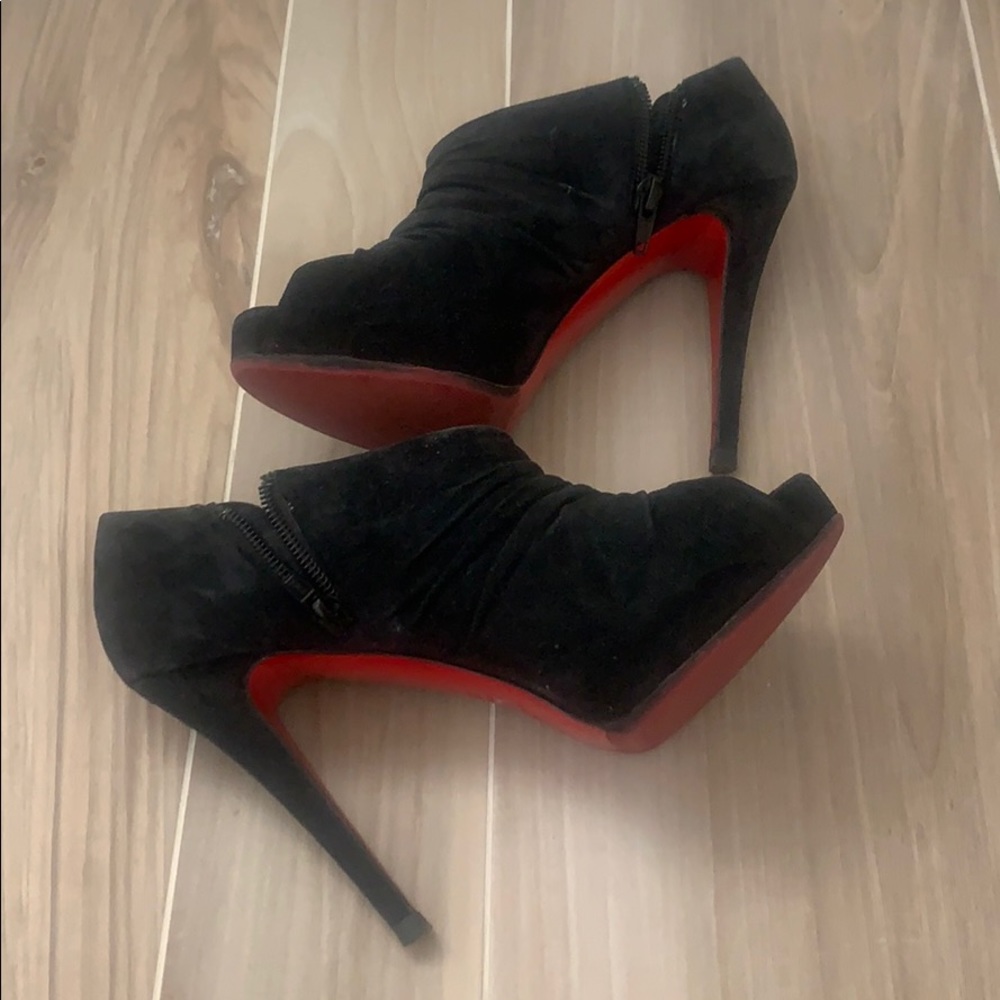 Gorgeous & elegant Christian Louboutin heels